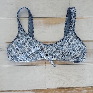 Mossimo Blue and White Patterned Bikini Top Never worn